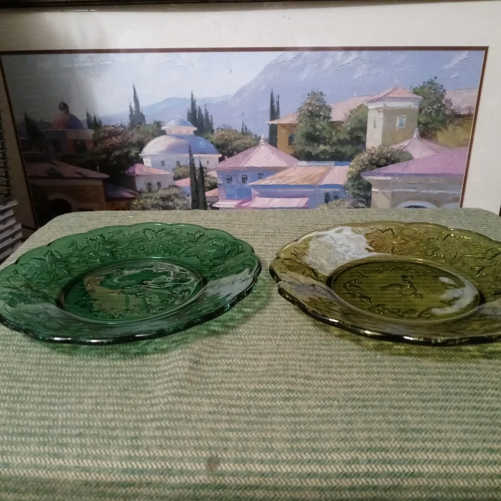 Princess House Vintage Green plate Size 🍍Size 8" Crystal Emerald Green. 🍱 - Picture 4 of 6